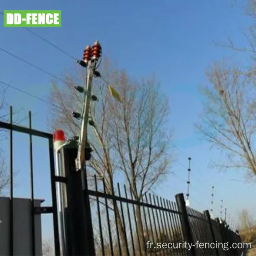Fence électrique avec système d'alarme comme barrière physique